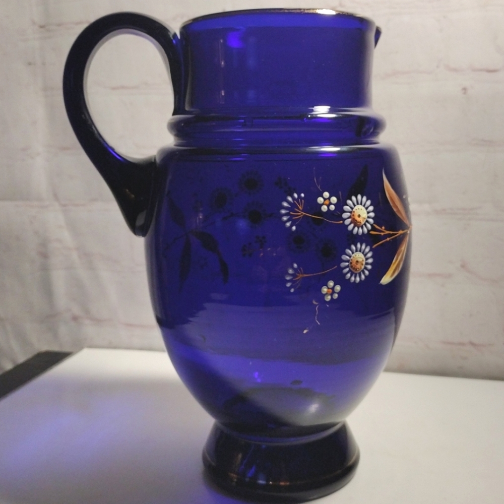 Antique VTG Hand Blown Cobalt Blue Glass Pitcher Jug White Daisy Flowers 9.5" - Picture 2 of 15